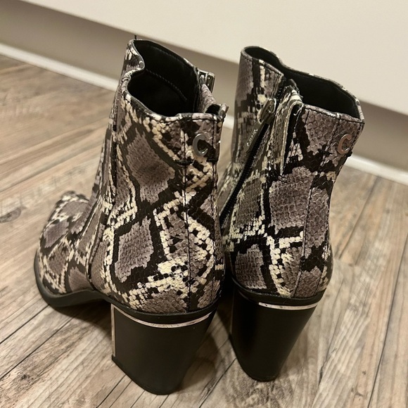 Circus by Sam Edelman Women's Grey and Black Boots - Picture 6 of 8